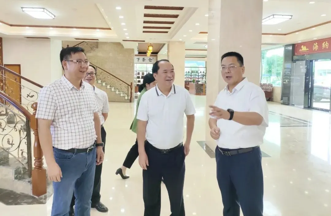 梧州市委常委、宣傳部部長(zhǎng)黃恩一行蒞臨集團(tuán)調(diào)研指導(dǎo)